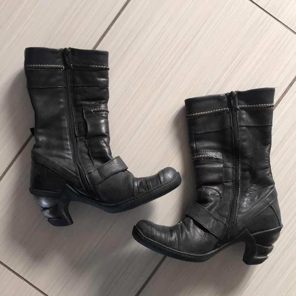 Heel boots - Picture 2 of 8